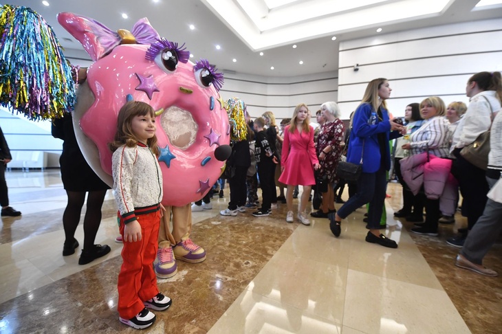 Краймбрери, Подольская, Турчинов и Пригожин пришли на финал шоу «Маска», а Валерия пела с Киркоровым