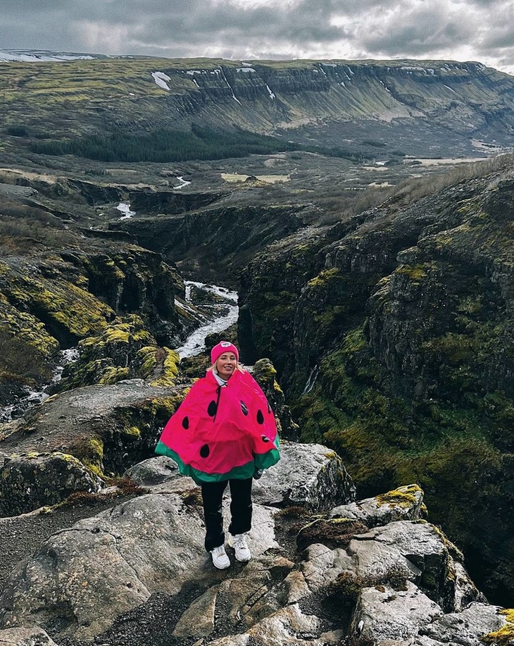 «Нереальная красота»: Клава Кока проводит отпуск в Исландии