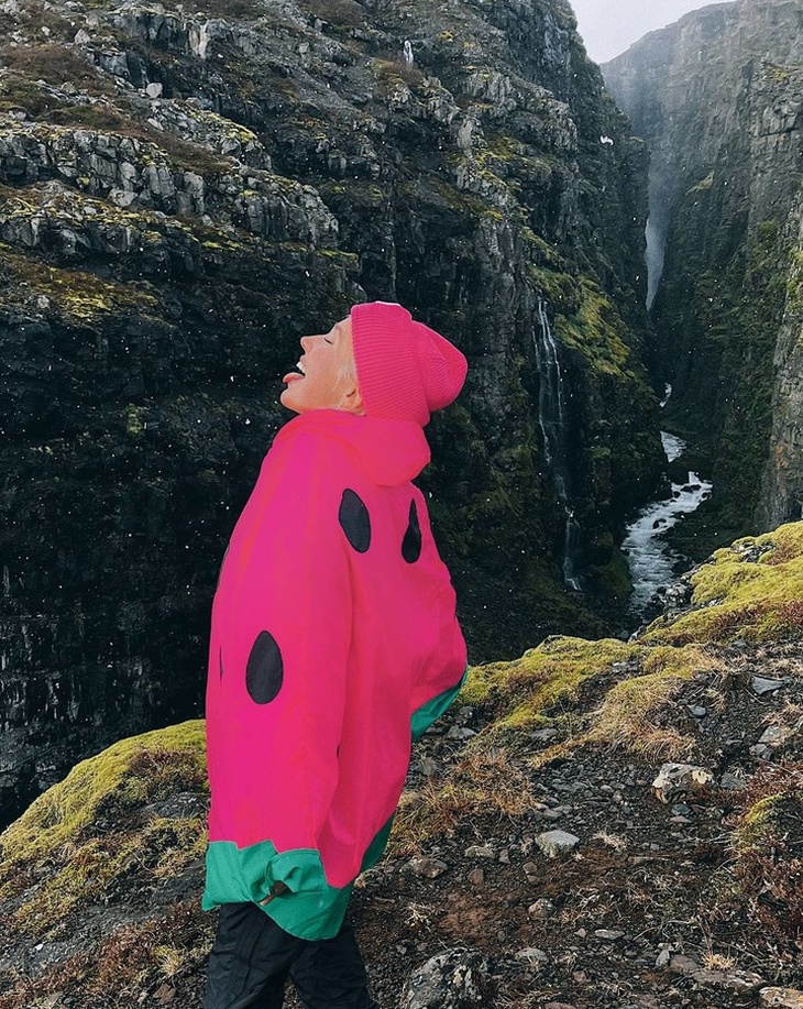 «Нереальная красота»: Клава Кока проводит отпуск в Исландии