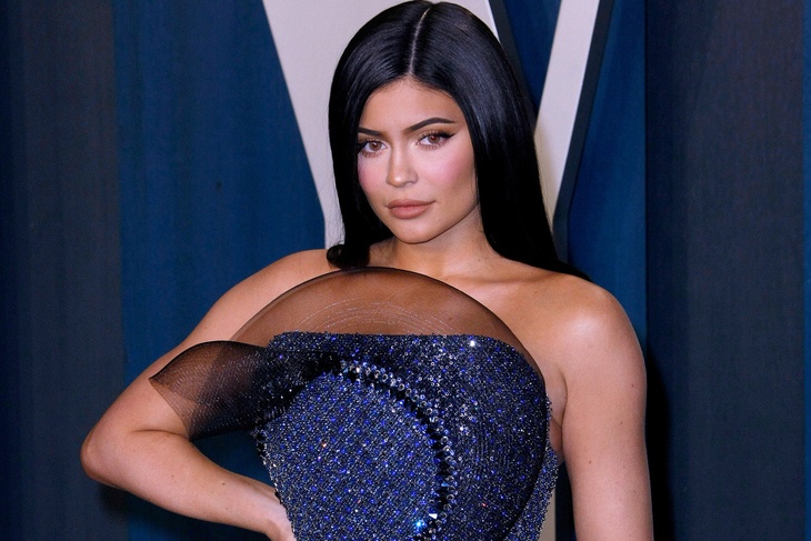 PHOTO: Kylie Jenner flashes her curves in a bikini after she lost 40 pounds