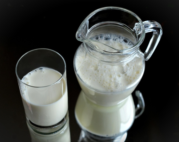 Улучшается кожа и самочувствие: названы четыре главных плюса отказа от коровьего молока