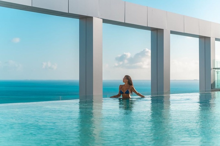 PHOTO: Nicole Scherzinger pops up her humps in a bikini as she poses in water