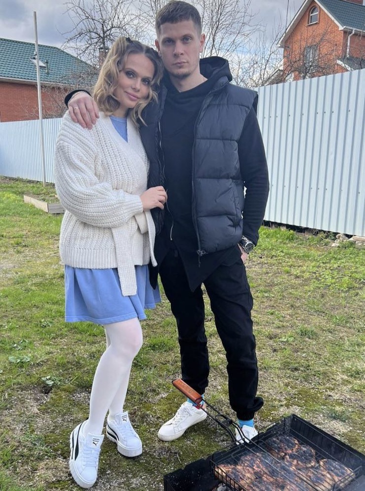 Экс-солистка «Блестящих» козырнула братом-красавчиком