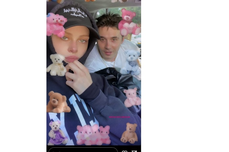 PHOTO: Nicola Peltz can't stop taking selfies with her beloved husband