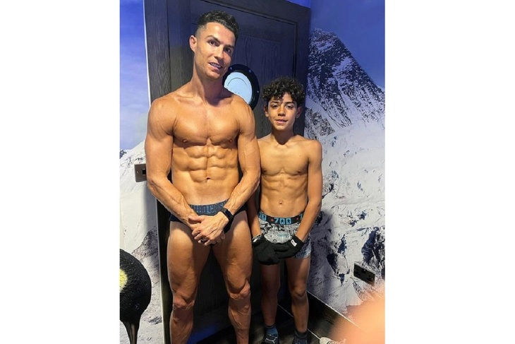 PHOTO Cristiano Ronaldo impressed fans by posing with his son in