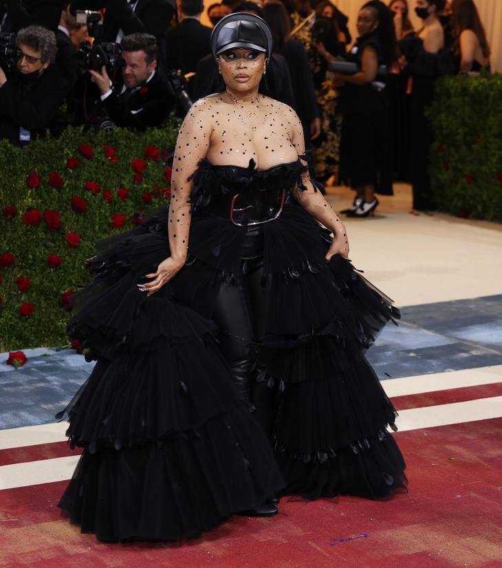 PHOTO: Nicki Minaj showcases popping out breasts in racy Burberry dress on  the Met Gala 2022