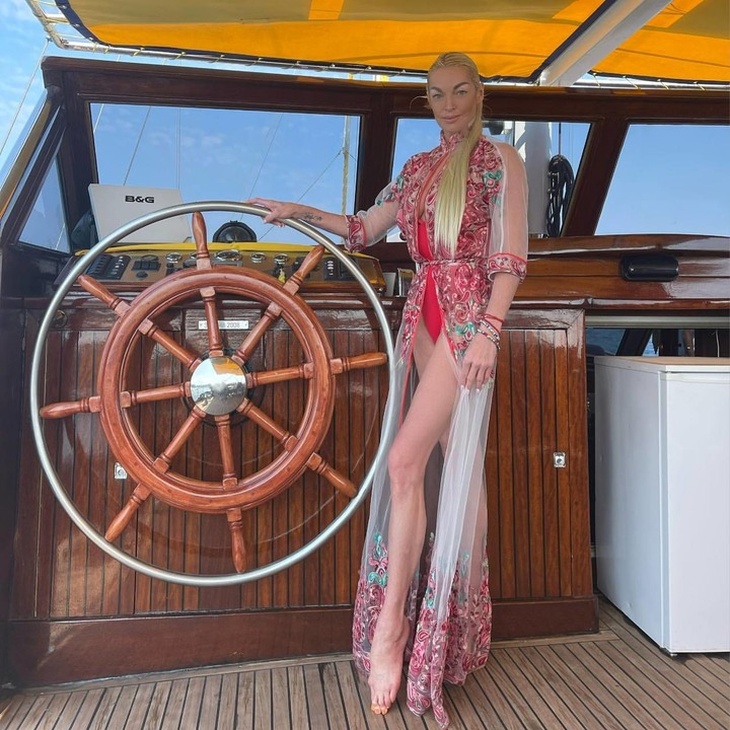 Буду капитаном: рассекречена сумма, которую Волочкова могла потратить на роскошную яхту Буду капитаном: рассекречена сумма, которую Волочкова могла потратить на роскошную яхту