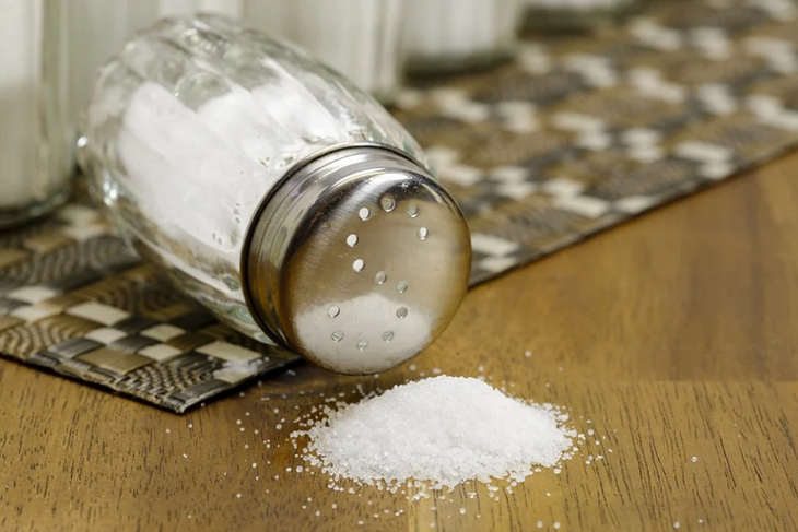 Диетолог назвала оптимальную цифру употребления соли
