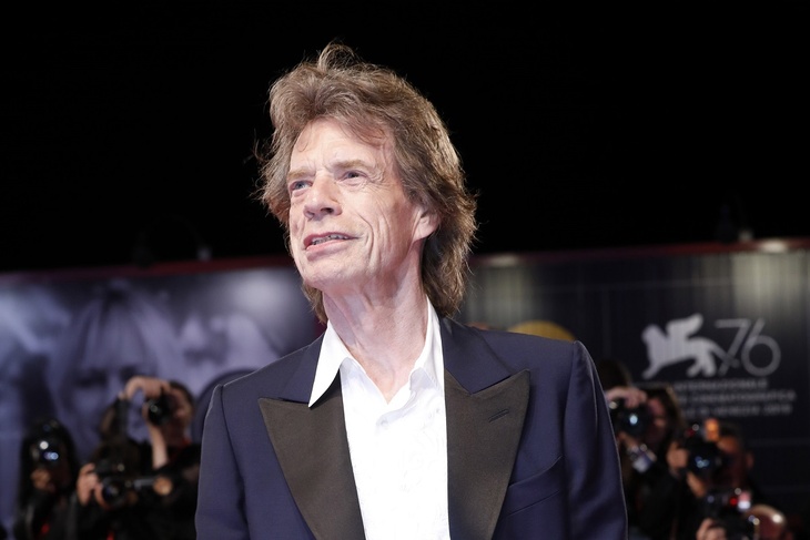 PHOTO: Mick Jagger showed how he drank beer and walked around Munich