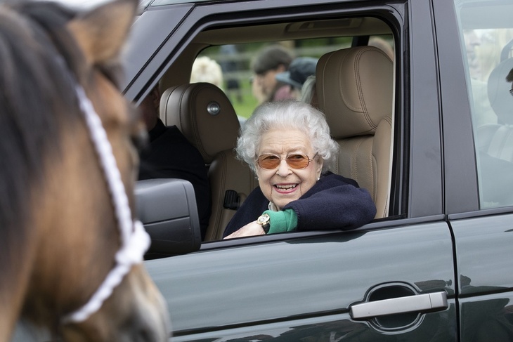 Queen Elizabeth was seen in the car with her little corgi