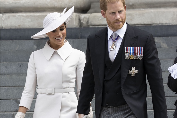 Meghan Markle has chosen a dazzling white outfit for a public appearance for the first time in 2 yea