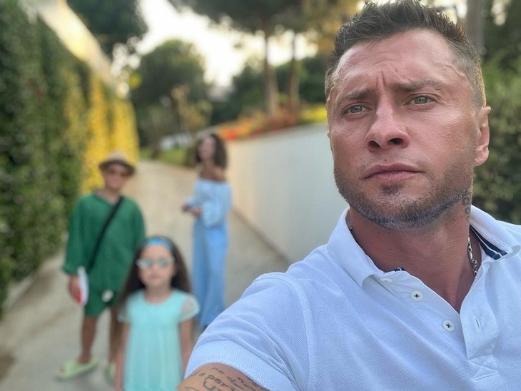 «Гуляй с телками без детей»: Прилучный познакомил детей с очередной «тетей» «Гуляй с телками без детей»: Прилучный познакомил детей с очередной «тетей»