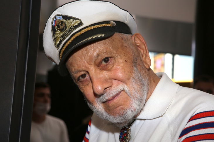 «Наш долгожитель»: Долина поздравила Бедроса Киркорова с 90-летием и пришла на вечеринку в его честь