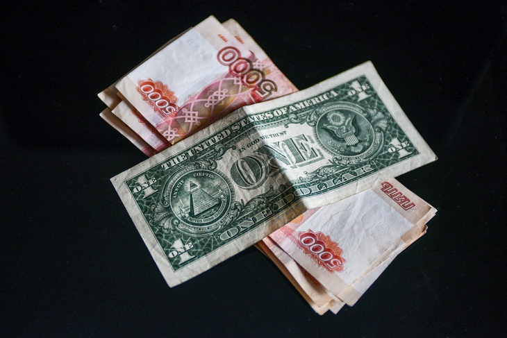 Лучший курс — 73-80 за доллар: экономист объяснил, чем плох крепкий рубль