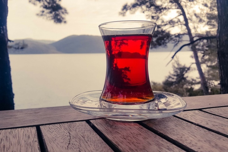 «Может вызвать тахикардию»: нутрициолог перечислила болезни, при которых чай категорически запрещен