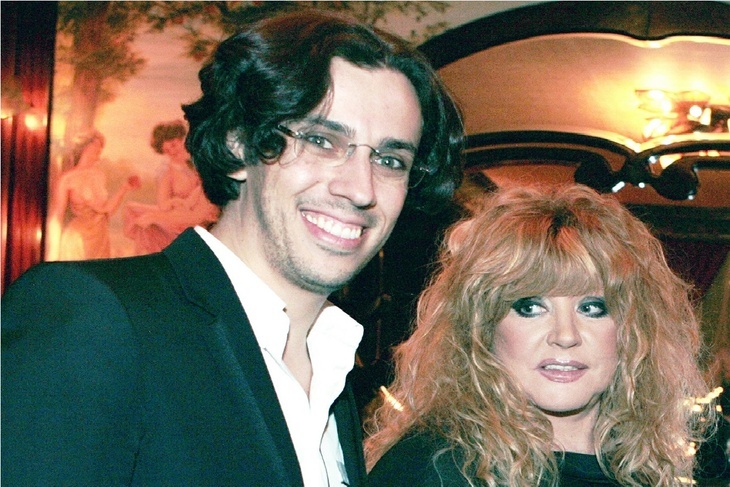 «Косячит» он, а расплачиваются близкие: журналист рассказал, как Галкин подставил Аллу Пугачеву «Косячит» он, а расплачиваются близкие: журналист рассказал, как Галкин подставил Аллу Пугачеву