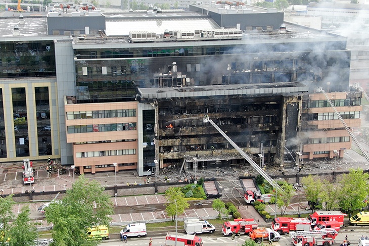Очевидец рассказал, как убегал из горящего бизнес-центра в Москве