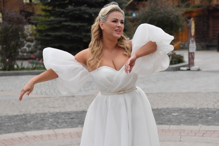Красавица Семенович дерзко разнесла отсталый стереотип о замужестве в России 
