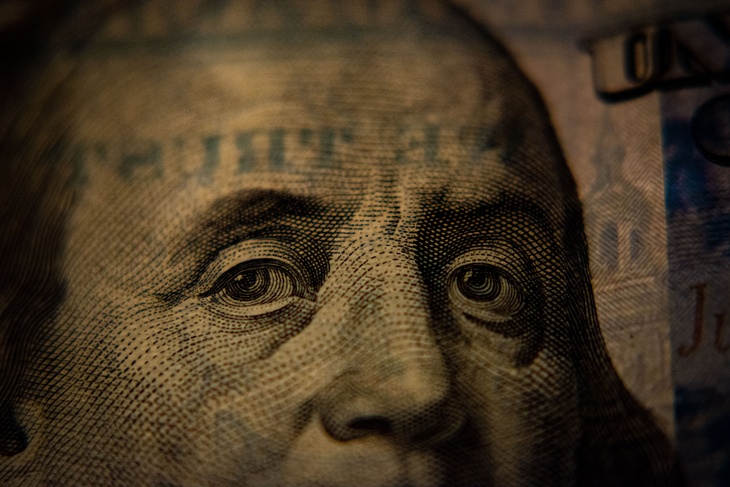 Это будет катастрофа: экономист Хазин заявил о резких изменениях в курсе доллара