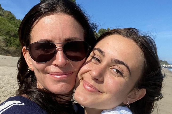  Courteney Cox celebrates daughter's 18th birthday with new snaps