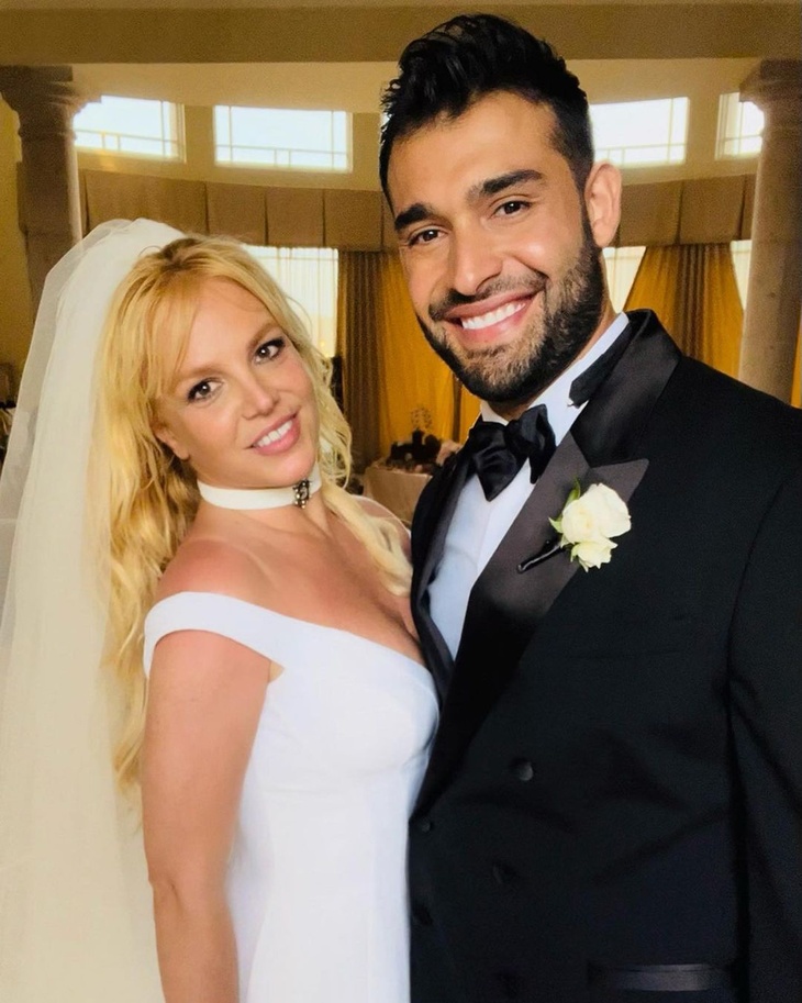 Absolutely stunning! First photo from Britney Spears and Sam Asghari wedding leaked
