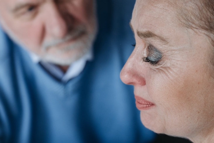 Офтальмолог объяснил, почему у пожилых постоянно текут слезы