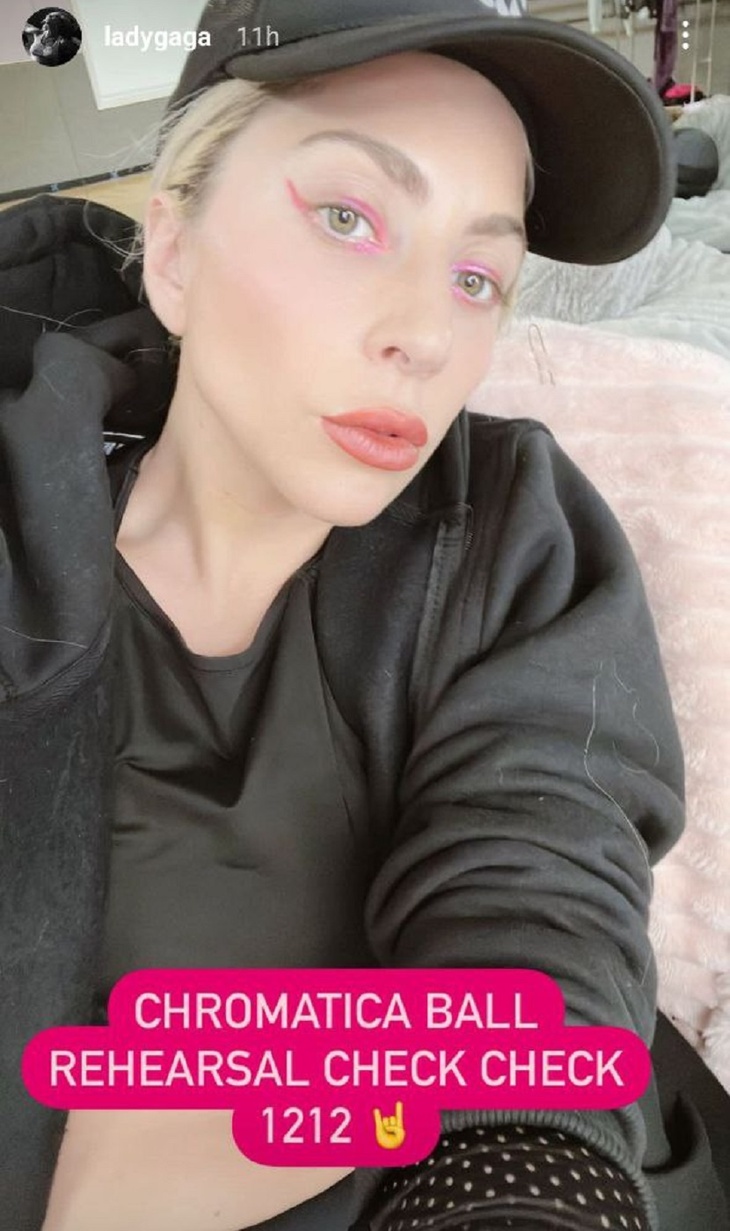 PHOTO: Lady Gaga in a black sports outfit is preparing for the Chromatic Ball