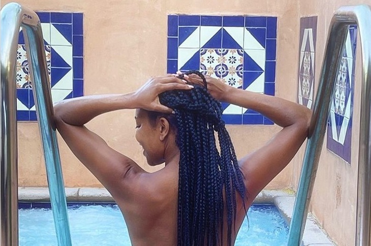 HOT! Gabrielle Union, 49, poses nude in a pool pic - PHOTO