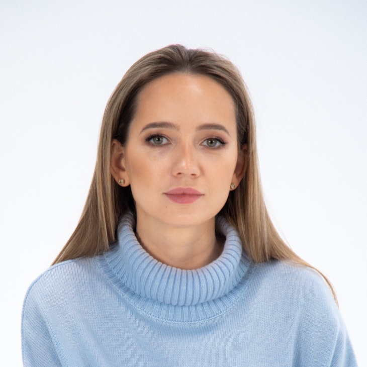 Юлия Столярова