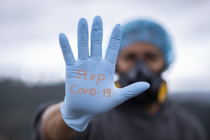Носите маски: россиян предупредили о новой волне коронавируса