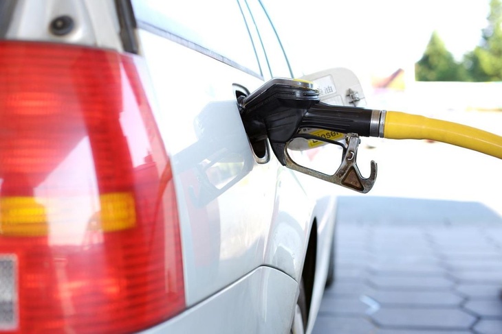 Эксперт рассказал, что мешает снижению цен на бензин