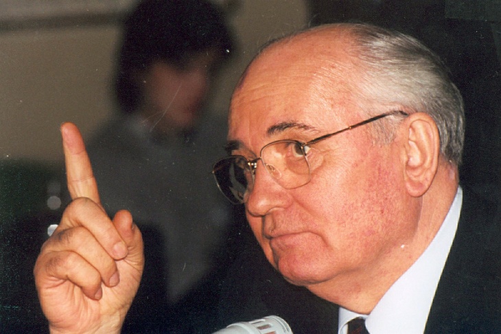Вёл уроки в школе и работал комбайнёром: как шёл к успеху Михаил Горбачёв