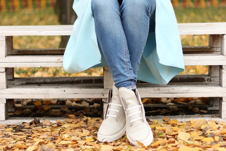 «Достать закрытую обувь»: врач раскрыл, кому вреден резкий переход от лета к осени