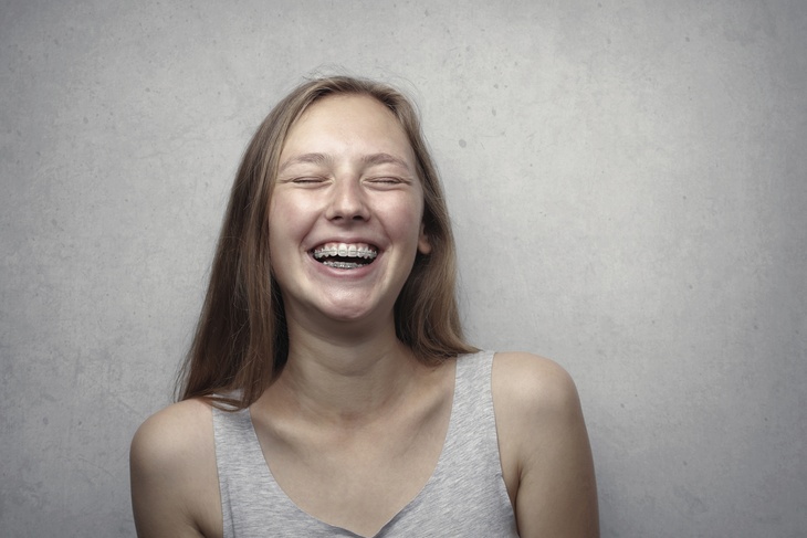 Психолог назвала пользу смеха для здорового сна