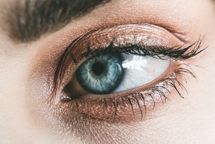 Офтальмолог перечислил первые тревожные признаки катаракты