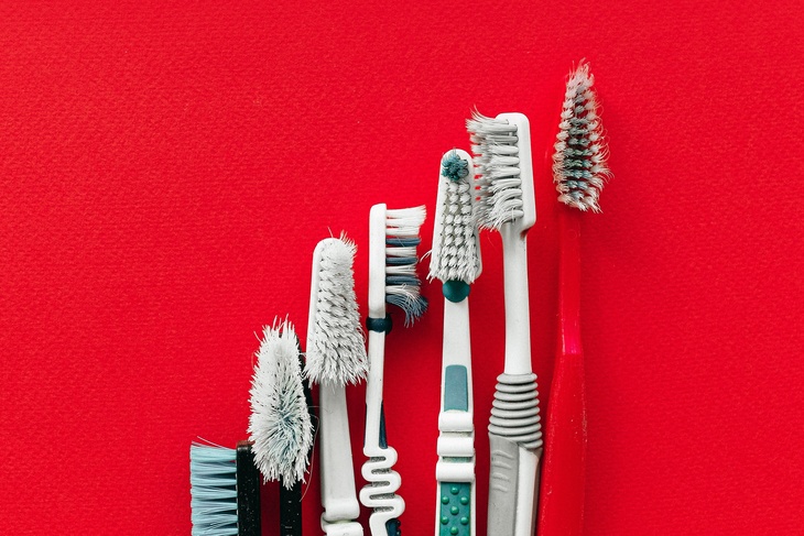 Стоматолог назвал страшные последствия несвоевременной замены зубной щетки