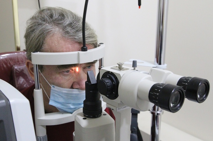 Как пожилым людям сохранить хорошее зрение, рассказал врач