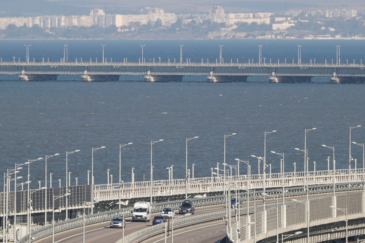 Движение по Крымскому мосту приостановили 