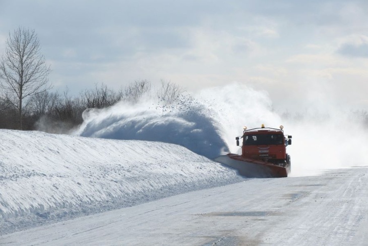 Огромные сугробы: Магаданскую область завалило снегом 