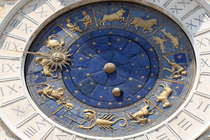 Астролог перечислил знаки, которых ждет крупное везение в декабре 2022 года