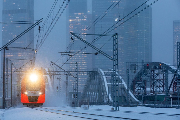 Почти 4 тысячи электричек и поездов дальнего следования ежедневно будут курсировать на Московской железной дороге в праздничные дни