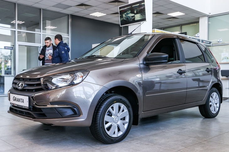 АвтоВАЗ начал распродавать свои машины со скидками в 20%