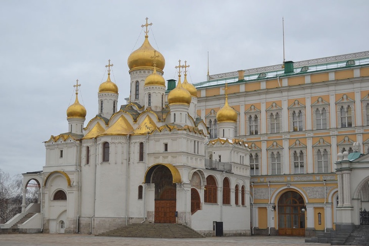 Благовещенский собор Московского Кремля, в котором на рождественской службе присутствовал Владимир Путин.