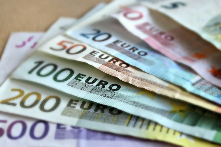 Евро дорос до 76 рублей