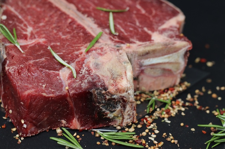 Врач: частое употребление красного мяса приводит к онкологии