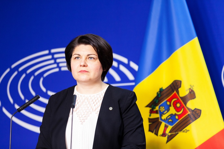 Будет кукла с другой фамилией: политолог об отставке кабмина Молдавии во главе с премьером