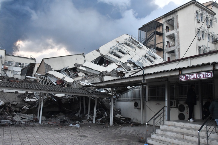 Сейсмолог предсказала появление новых землетрясений из-за сдвига Аравийской плиты