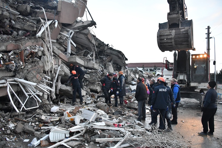 Не стоит искать следы тектонического оружия США: Тишковец о причинах мощного землетрясения в Турции