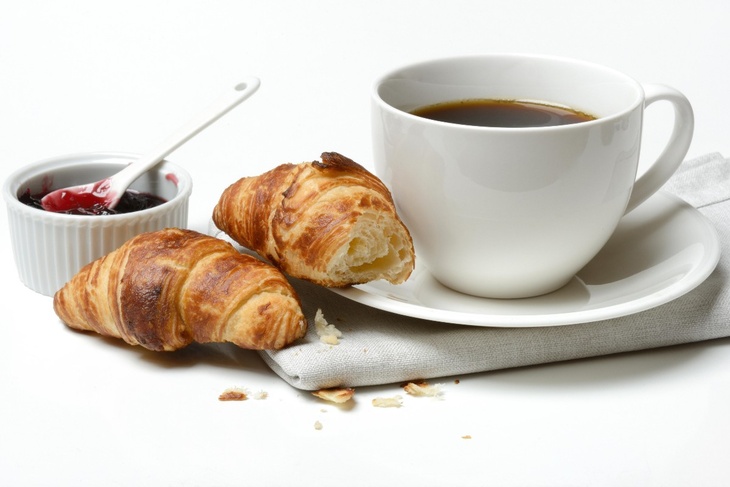 Диетолог Круглова объяснила, почему привычные на завтрак продукты натощак опасны для здоровья