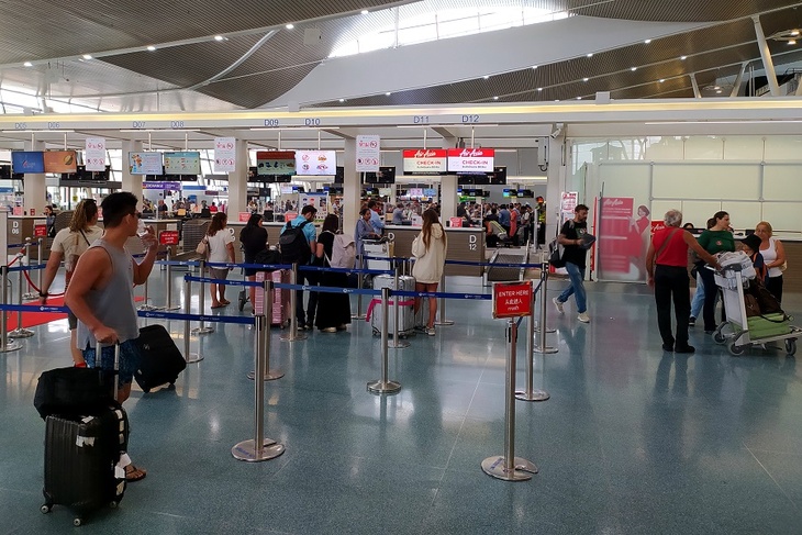 Родители бросили безбилетного младенца в аэропорту Тель-Авива